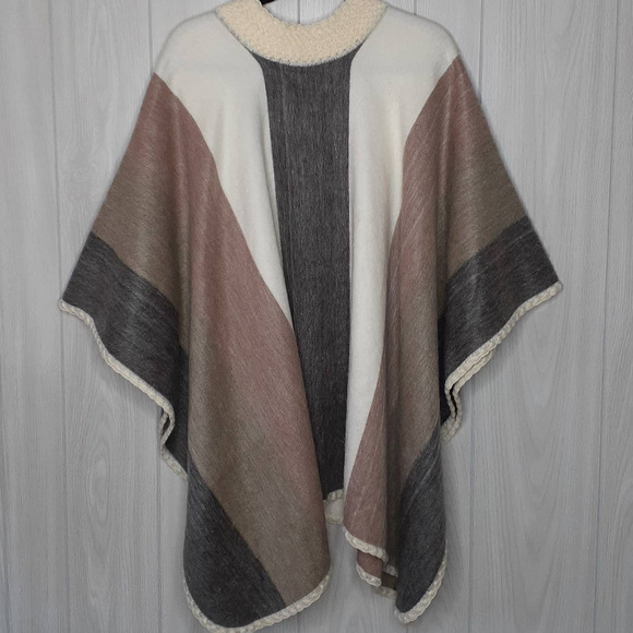 Ladies Poncho Cream Brown Green Crocheted Trim Unbranded One Size - Picture 2 of 5